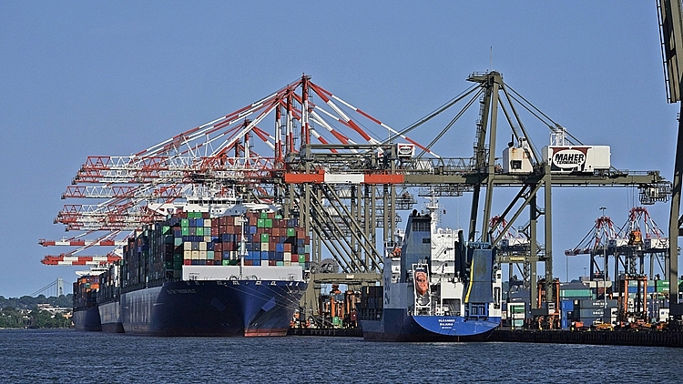 dich-vu-van-tai-hang-hoa-duong-bo-duong-thuy-trong-nuoc-va-quoc-te