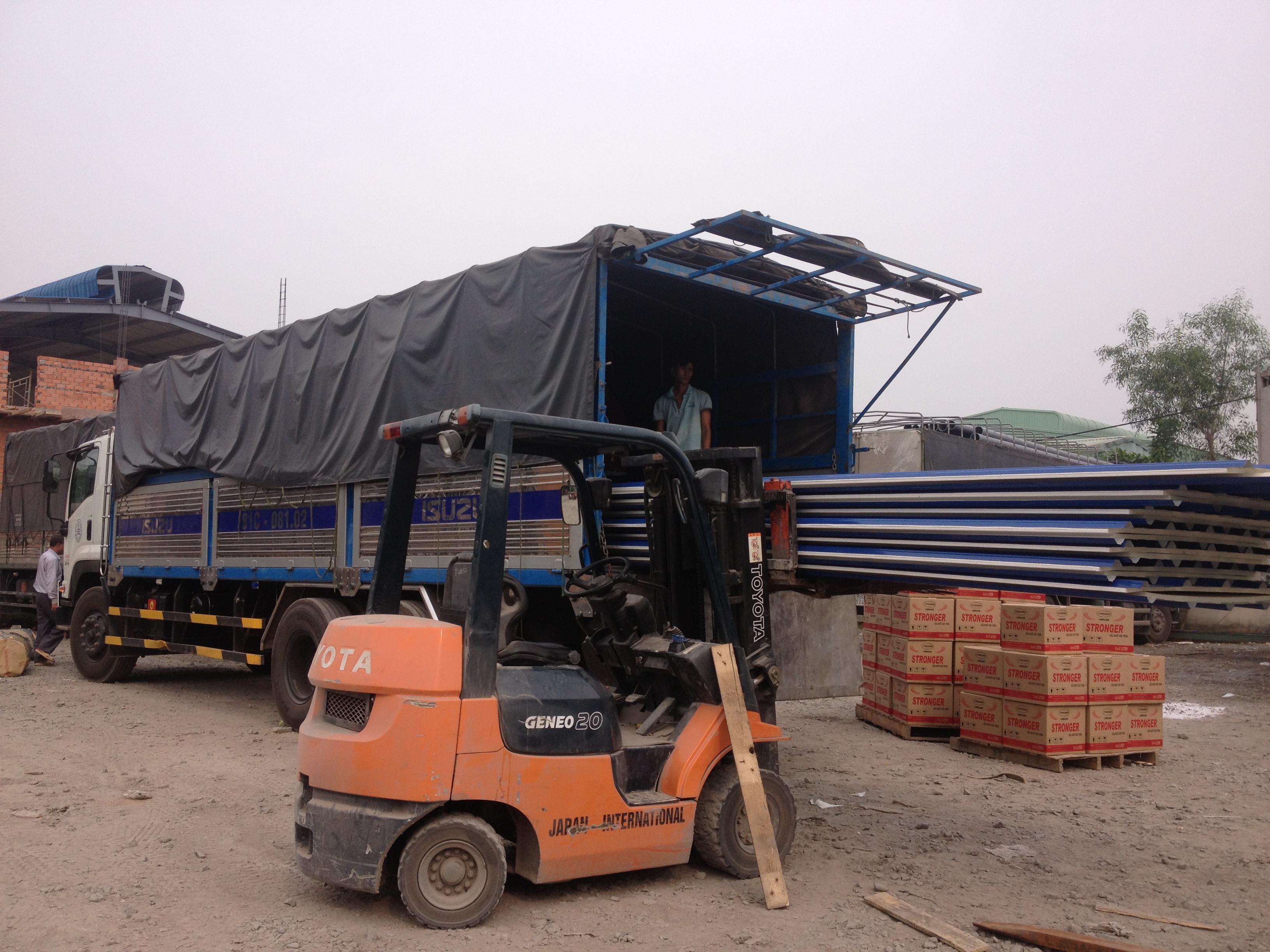 dich-vu-van-tai-hang-hoa-duong-bo-duong-thuy-trong-nuoc-va-quoc-te